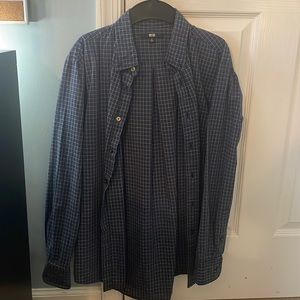 M Men’s Blue Uniqlo Casual Button-Down Shirt